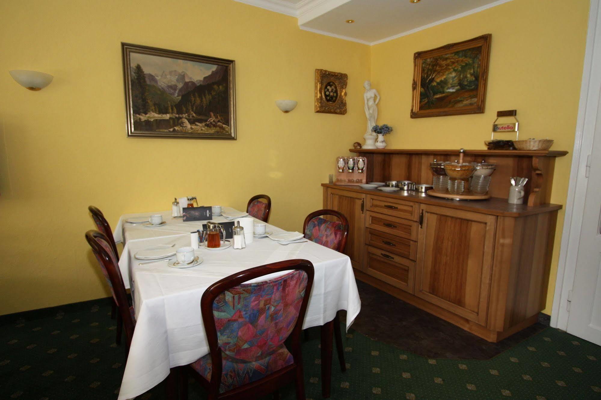 Hotel Garni Almenrausch Und Edelweiss Garmisch-Partenkirchen járás Kültér fotó