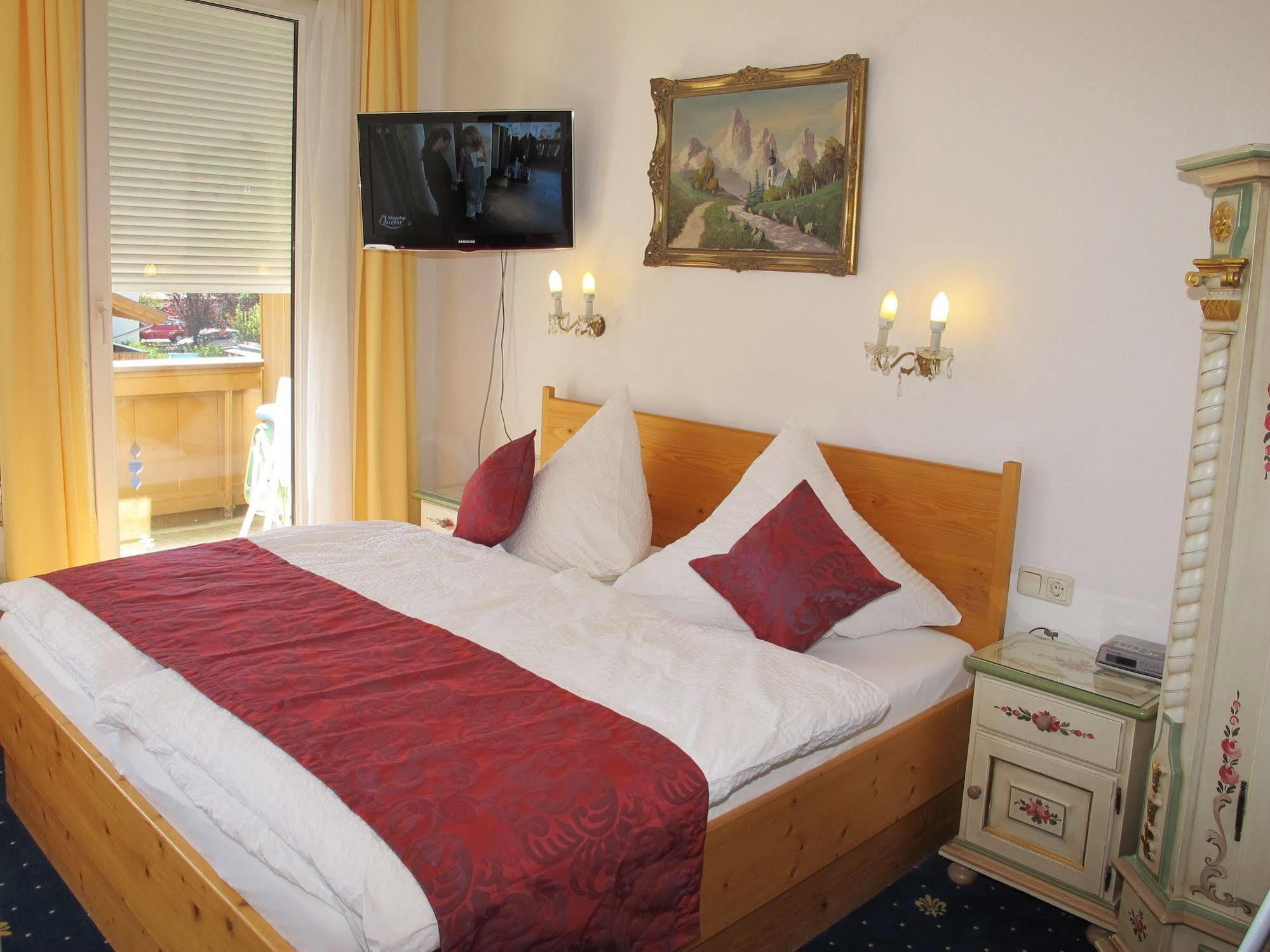 Hotel Garni Almenrausch Und Edelweiss Garmisch-Partenkirchen járás Kültér fotó